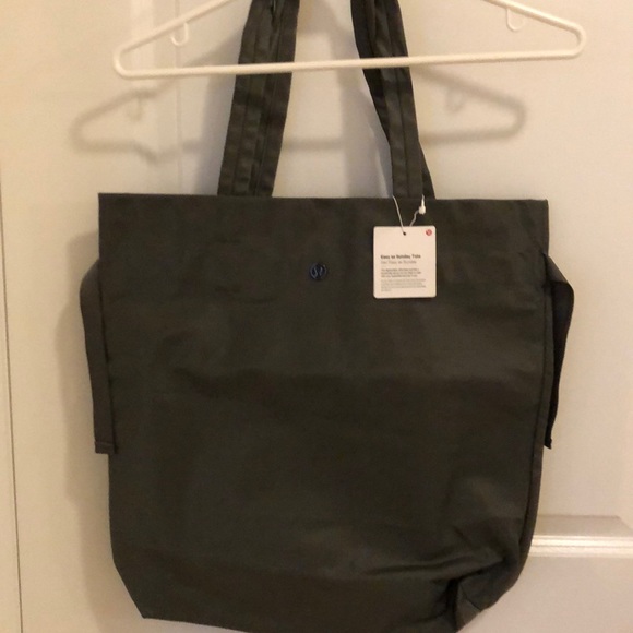 Lululemon Easy as Sunday tote brand new